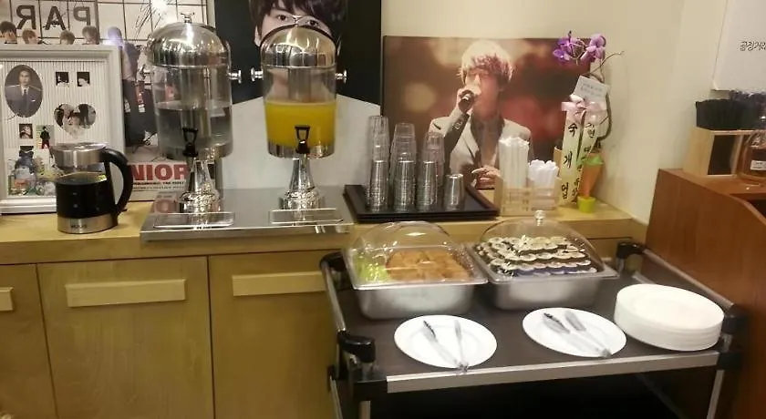 Myeongdong Mom House Hotel Seoul 2*,