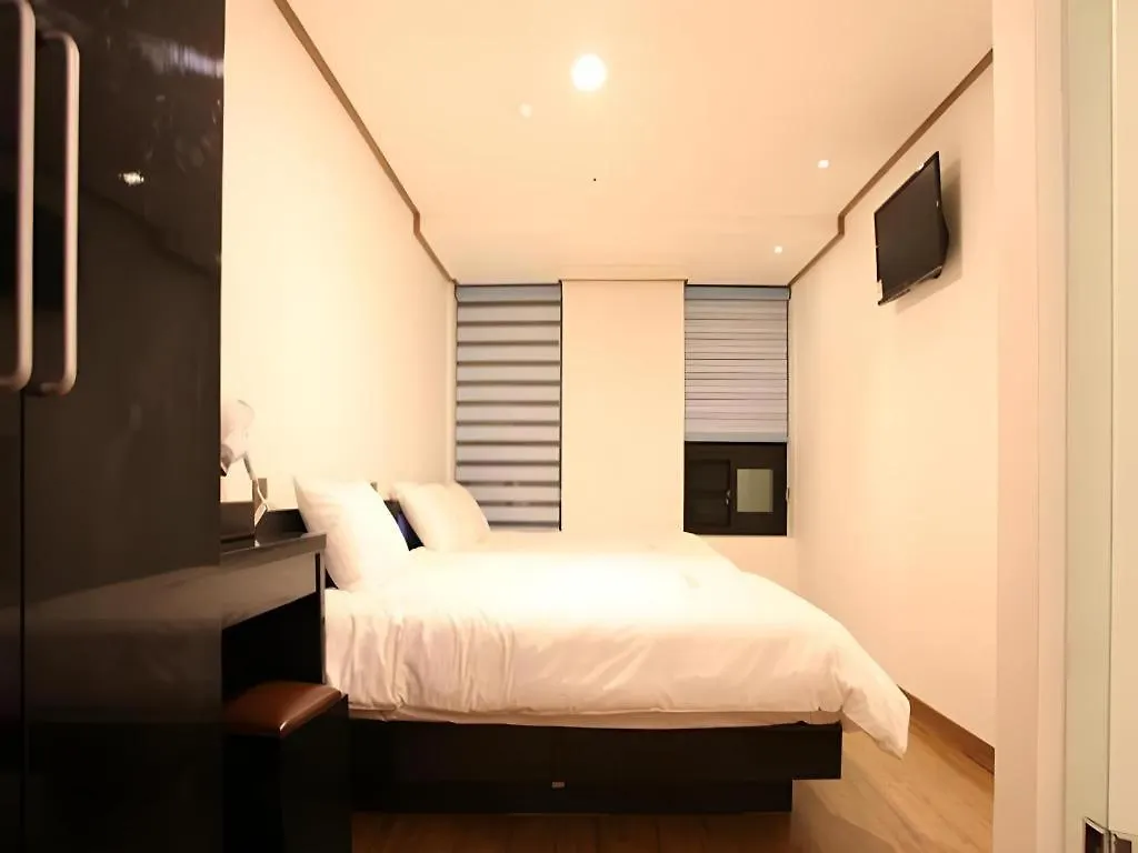 Myeongdong Mom House Hotel Seoul 2*,