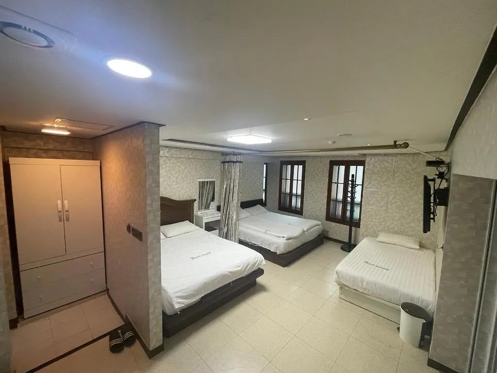 Myeongdong Mom House Hotel Seoul